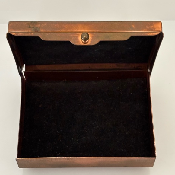 Antique Copper Felt Lined Cigarette Box ****SOLD **** - Picture 10 of 15